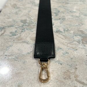 Tory Burch adjustable strap. Used in great condition.